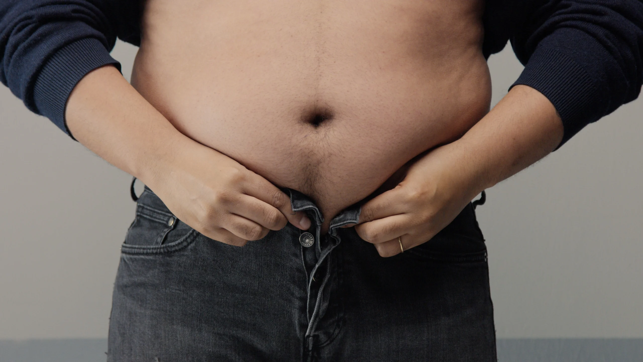 overweight-man-closeup-belly-side-view-put-up-shirt-pinch-clap-belly-scaled