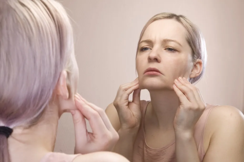Sagging skin on face can make you appear older and less vibrant, which can impact your self-confidence and overall well-being.